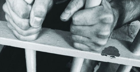 Iraanse vertaler Soleimani Nia in hongerstaking Begin van dit jaar werd de prominiente Iraanse vertaler Mohammed Soleimani Nia in Iran opgepakt. Hij zat tot vorige week in eenzame opsluiting in de Evin gevangenis in Teheran. De grond voor zijn arrestatie is nooit bekend gemaakt.